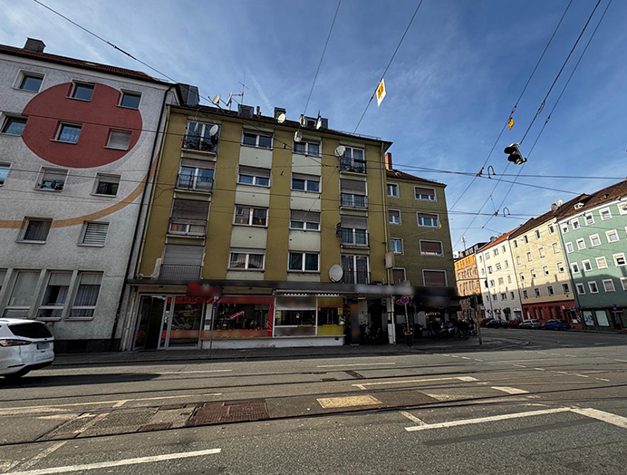 An viel befahrener Kreuzung